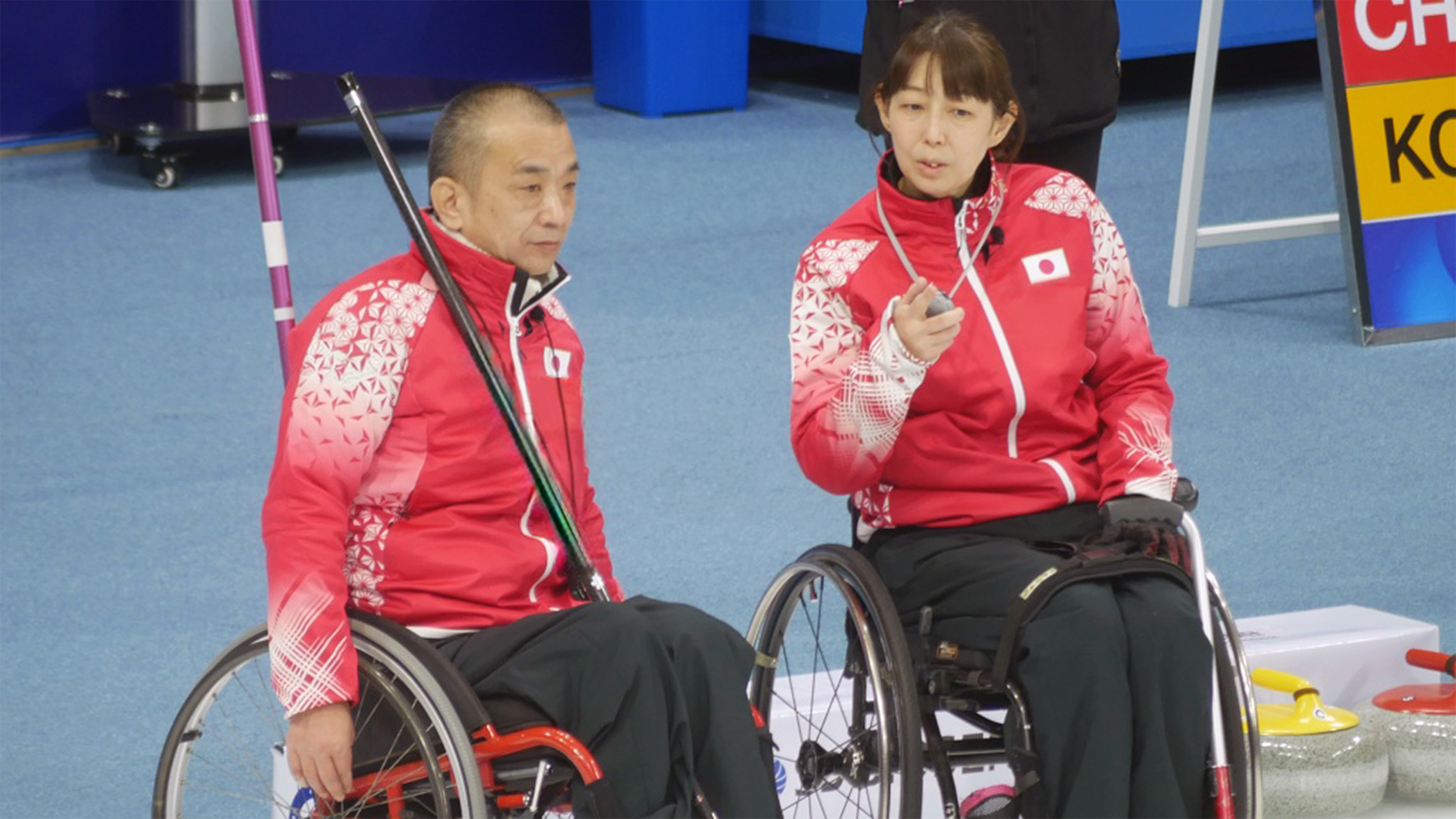 車いすカーリング ミックスダブルス 日本代表ペアのシーン