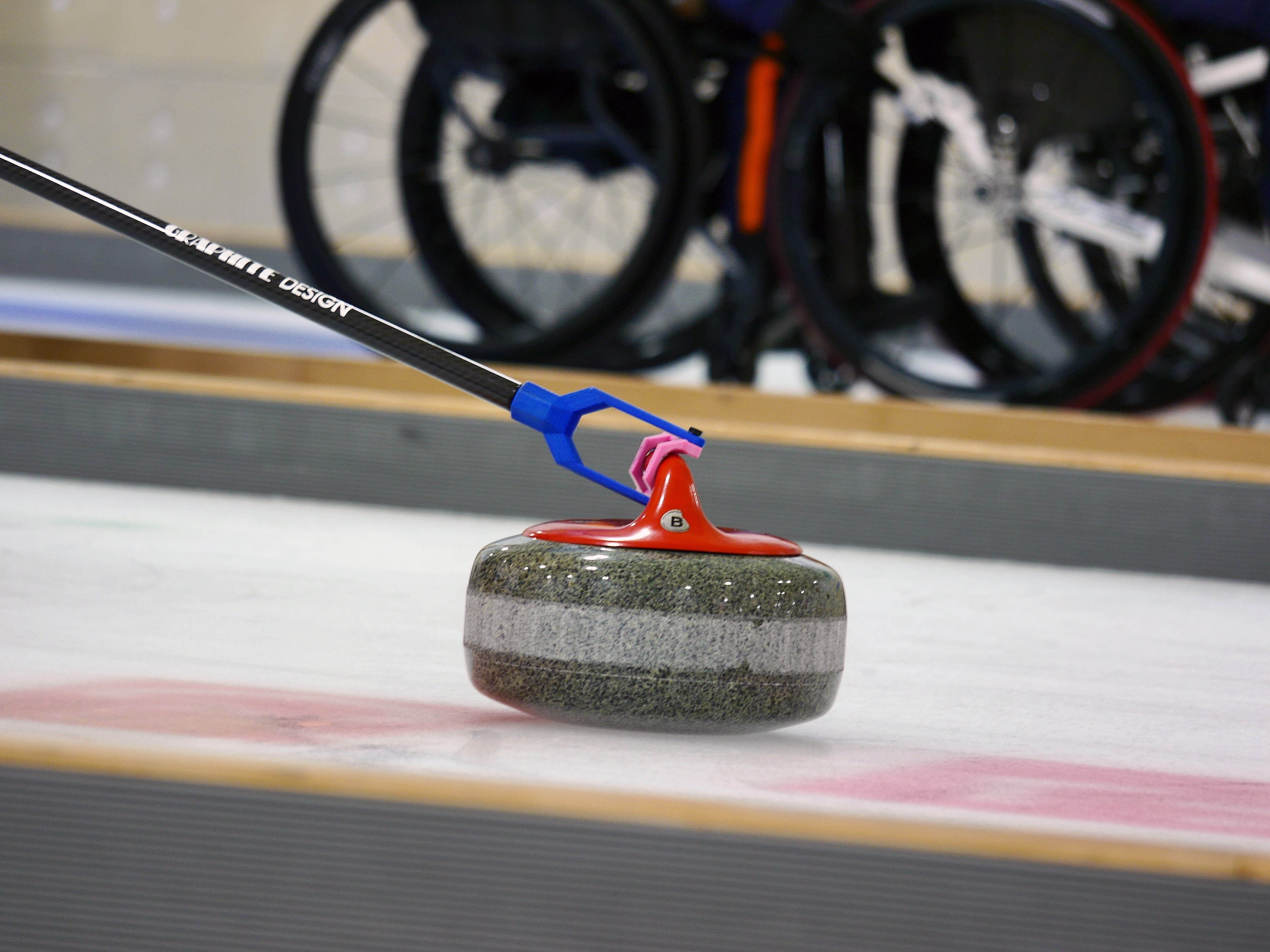 車いすカーリングの修正できない一投と戦術
